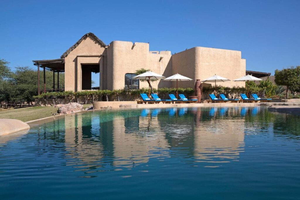 A savannah pool villa of 315 square metres set into the grassland at Al Sahel