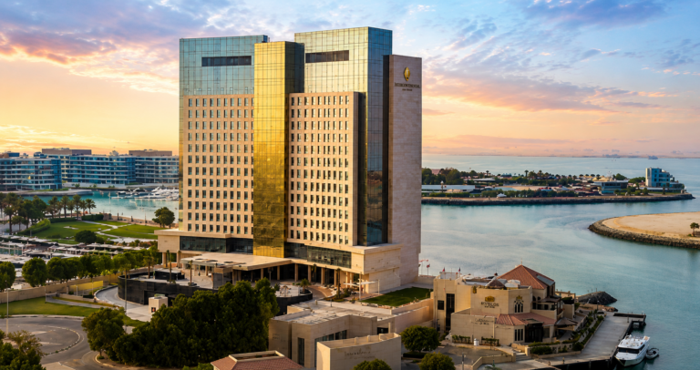 01-intercontinental-abu-dhabi-tower-private-marina-dusk