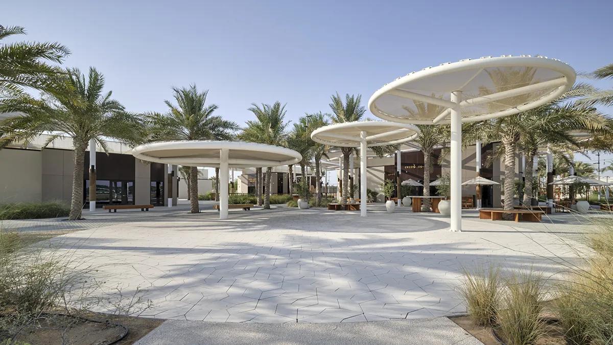 The mature grounds inherited from the Armed Forces Officers Club