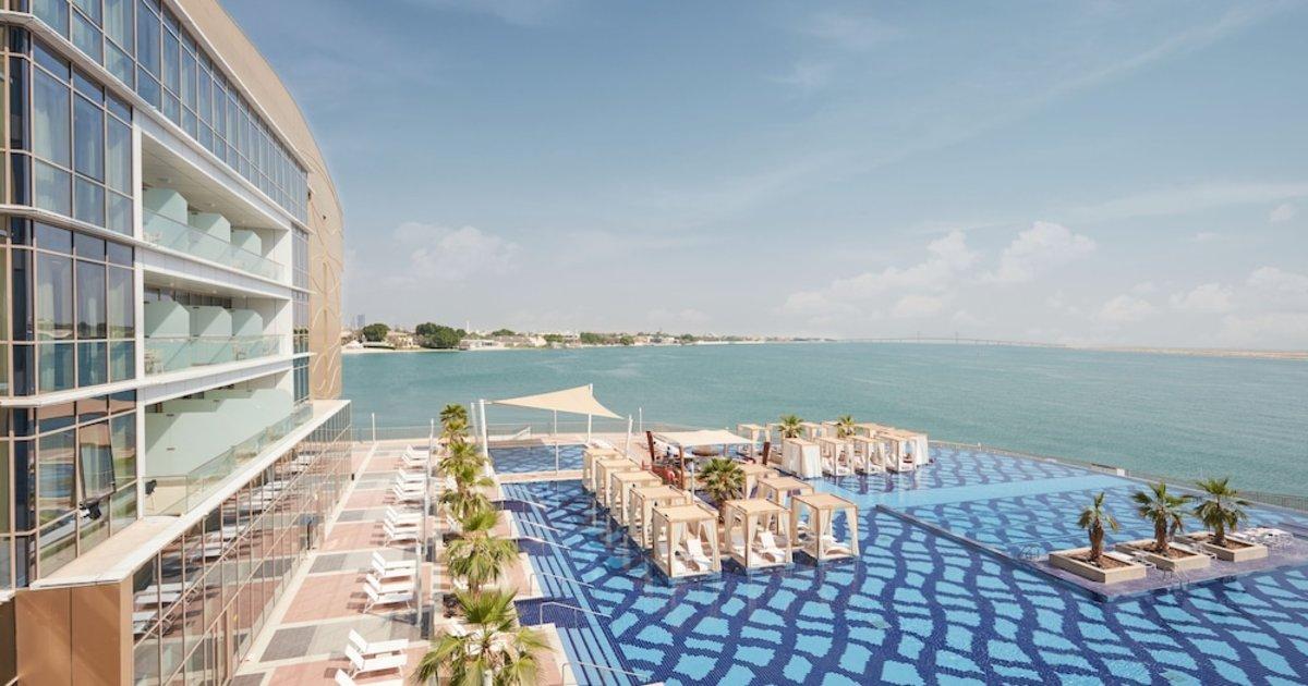 The infinity pool looking towards Hudayriyat Island
