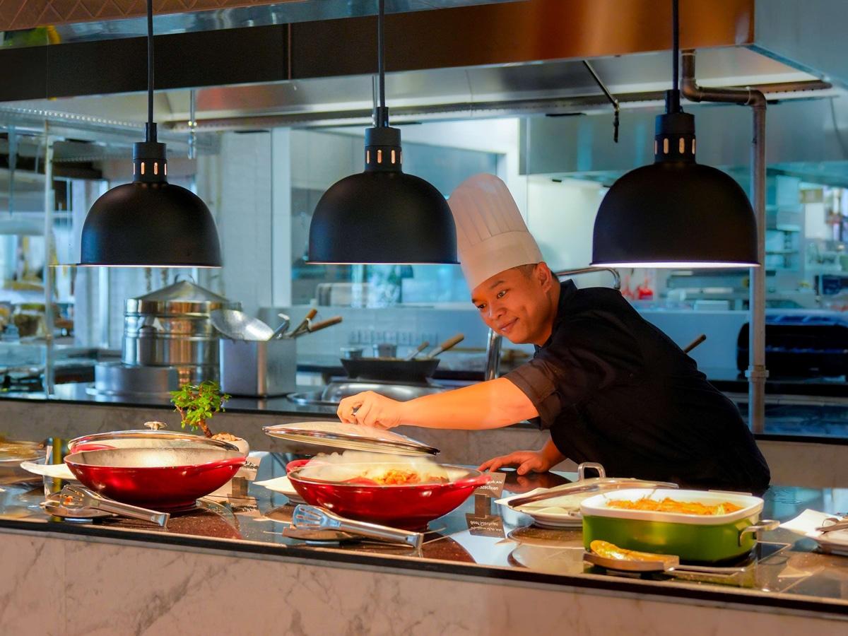 Live cooking stations and global buffet dishes at Choices Yas Island