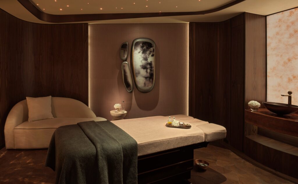 The Ritz-Carlton Abu Dhabi, Grand Canal