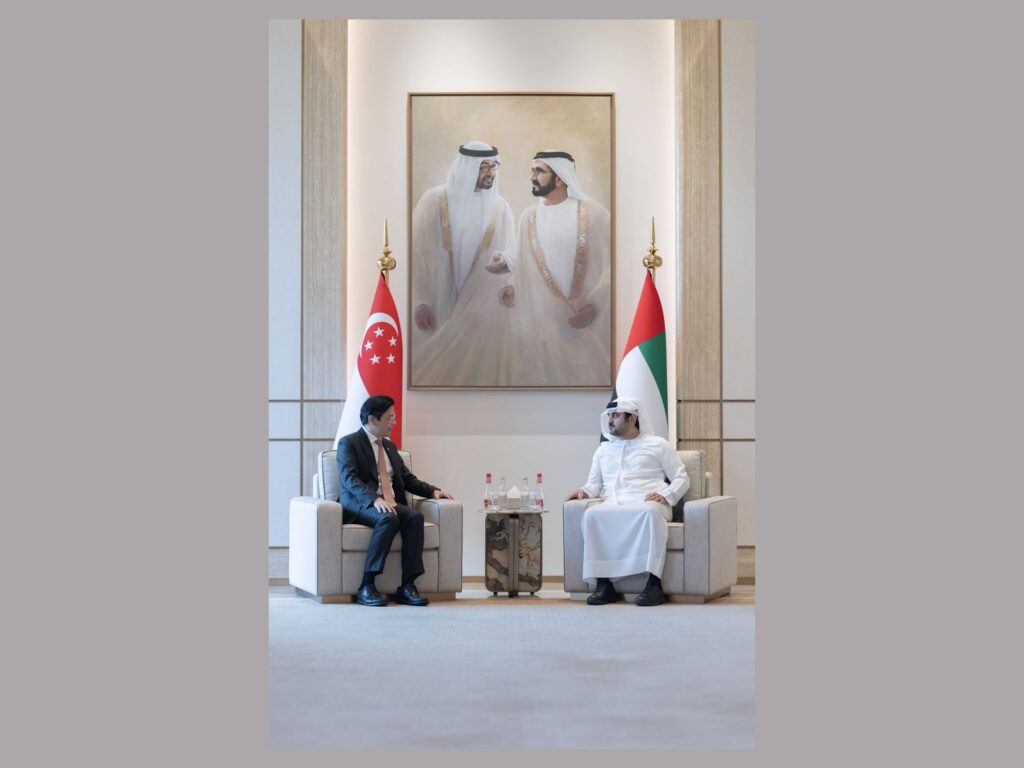 Sheikh Maktoum bin Mohammed Receives Prime Minister of Singapore