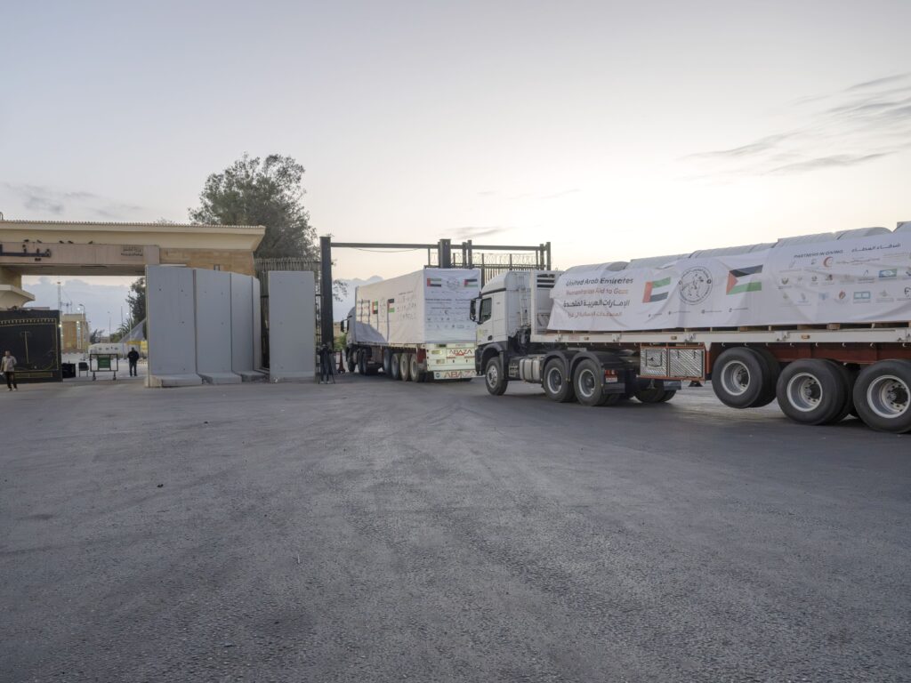 Five UAE aid convoys deliver 617 tonnes of humanitarian relief to Gaza