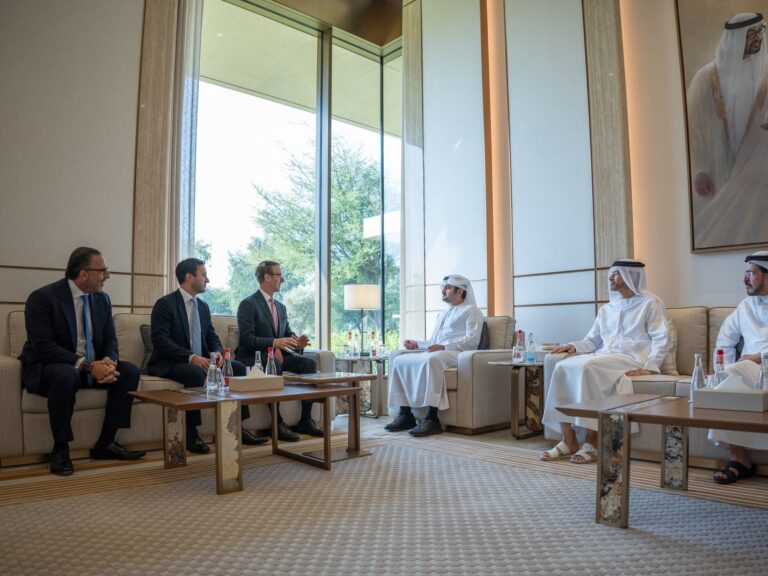 Sheikh Maktoum Receives Chairman of CVC Marathon